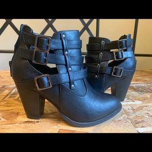 Black heeled boots